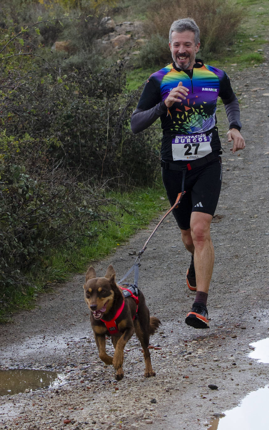 66 participantes disfrutan junto a sus perros de naturaleza y deporte en Urrez