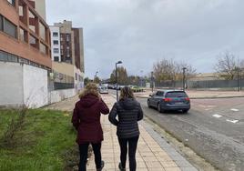 Gente paseando por las calles de Burgos