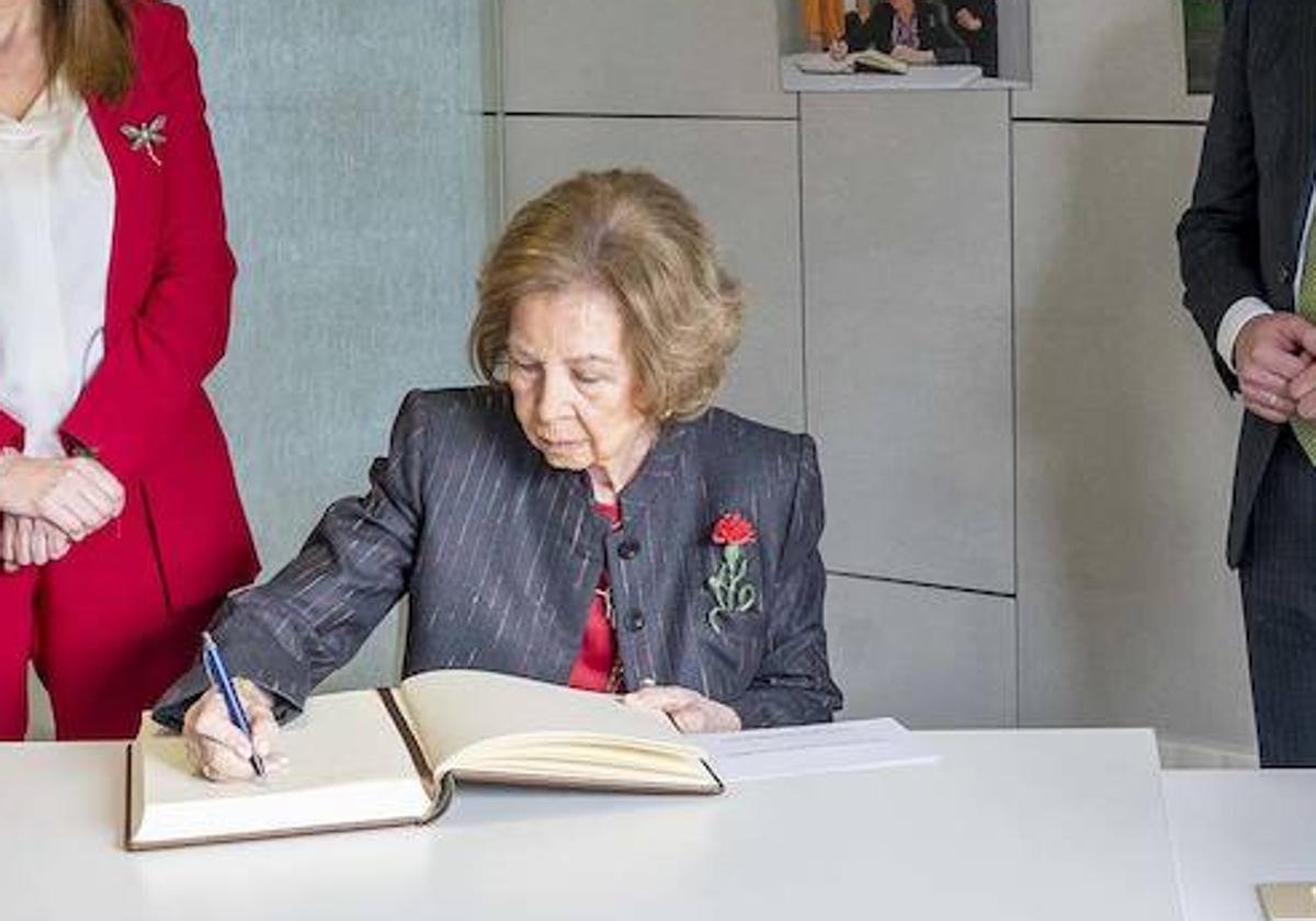 La reina Doña Sofía en la sede de la Fundación Atapuerca.