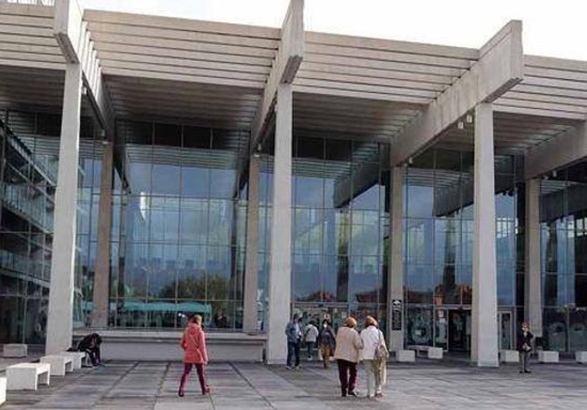 Entrada al Hospital Universitario de Burgos (HUBU).