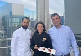 Representantes de Morcillas Tere presentando la morcilla vegana en Nueva York.