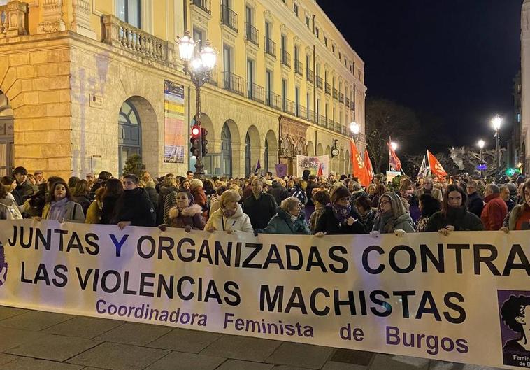 La manifestación contra la violencia contra la mujer ha congregado a miles de personas en Burgos.