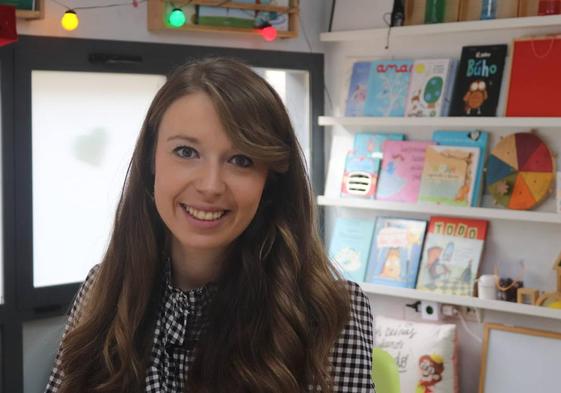 La profesora Cristina Juárez en su centro de Burgos: Sonrieducando.