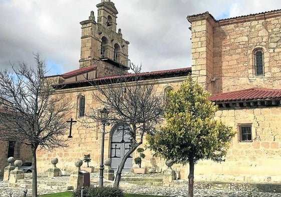 Vista de la iglesia de Santa Cruz de la Salceda, en Burgos.