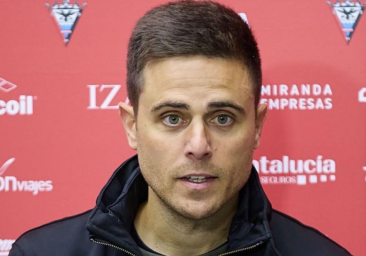 El entrenador del CD Mirandés, Alessio Lisci