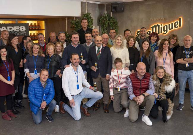 Grupo de representantes de la hosteleria y del comercio, colaboradores.