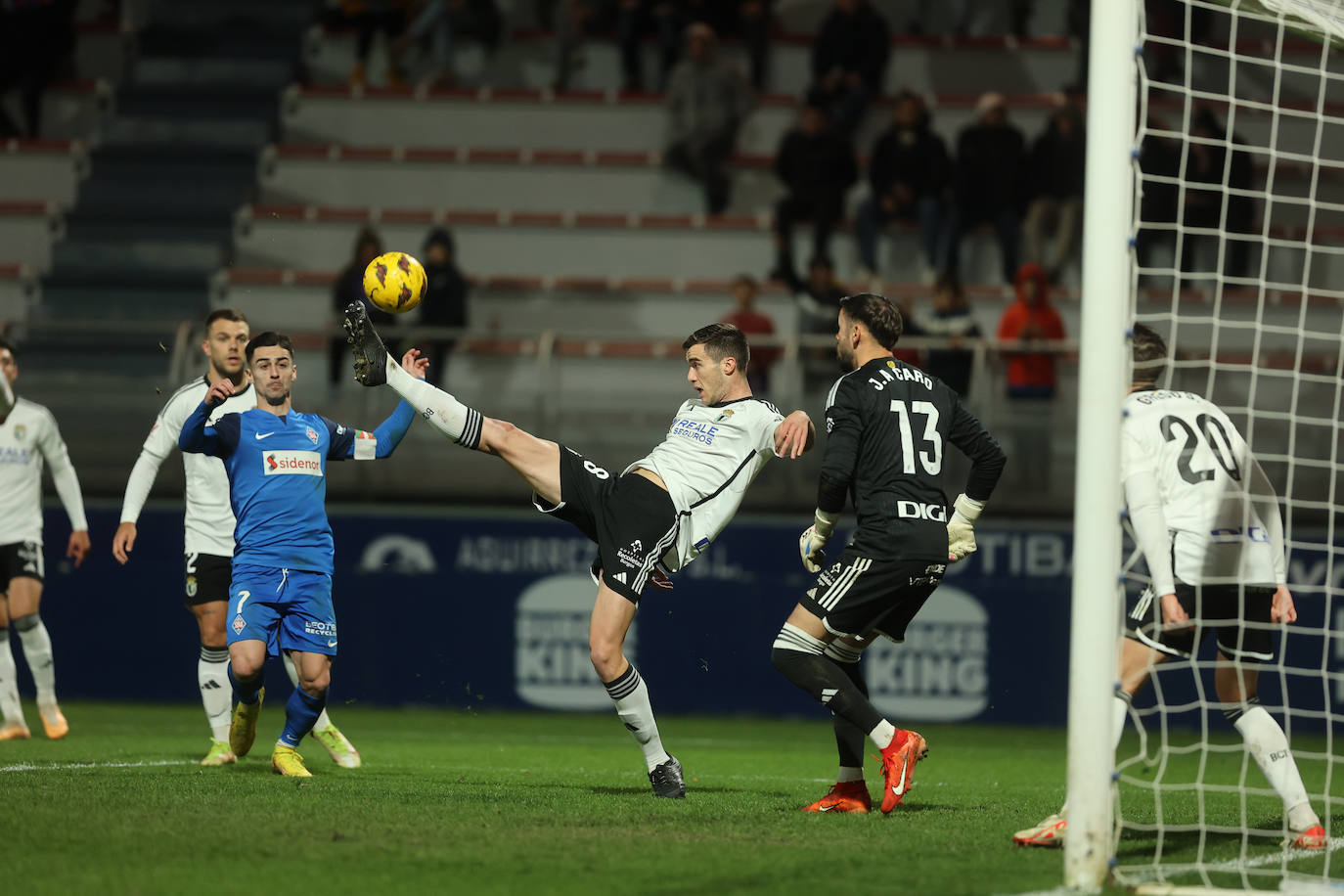 La primera victoria del Burgos CF a domicilio, en imágenes