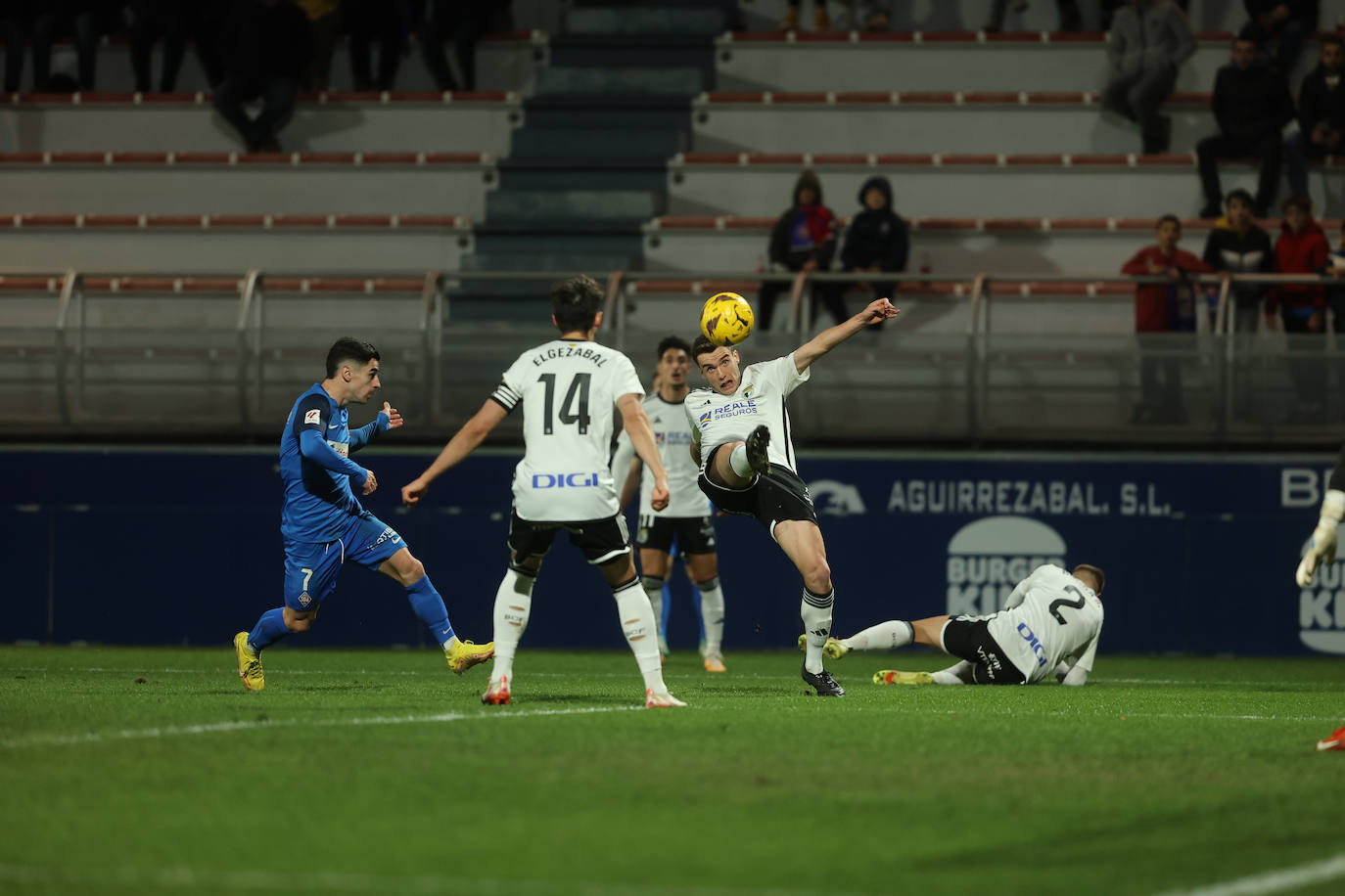 La primera victoria del Burgos CF a domicilio, en imágenes