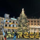 El árbol de Navidad ya luce en Burgos