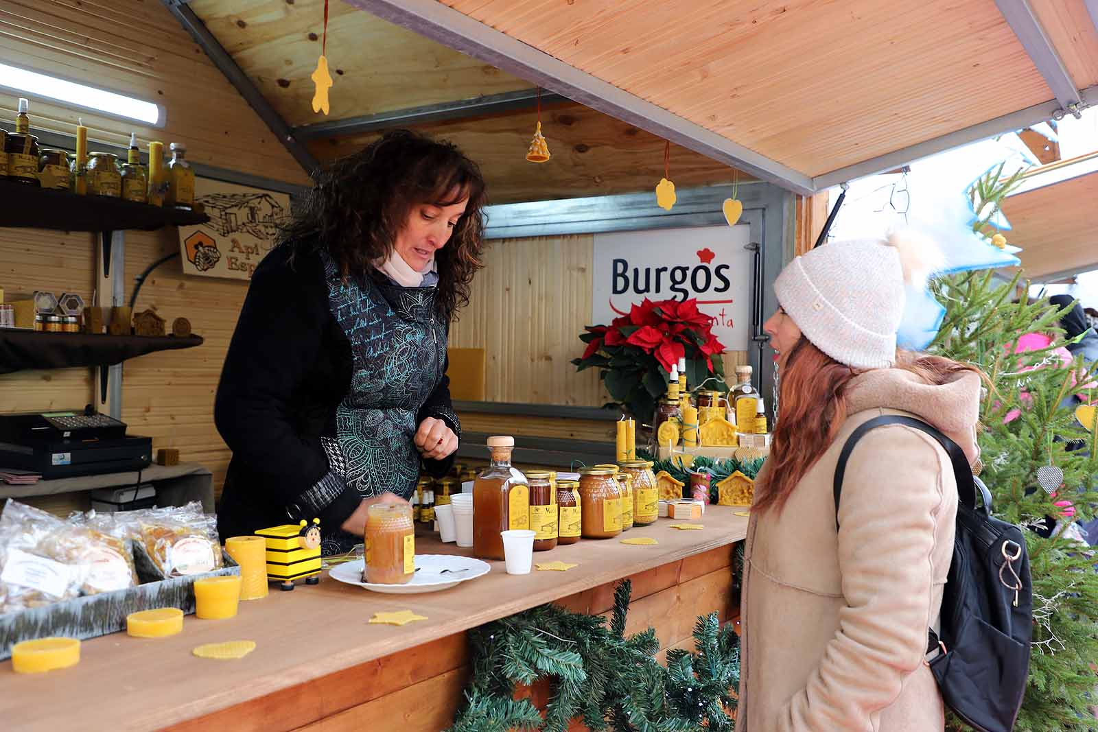 Así es el mercado navideño de Burgos Alimenta