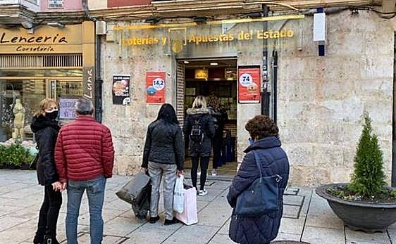 Las administraciones de lotería tienen ajetreo estos últimos días.