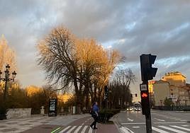 Gente paseando por el centro de Burgos