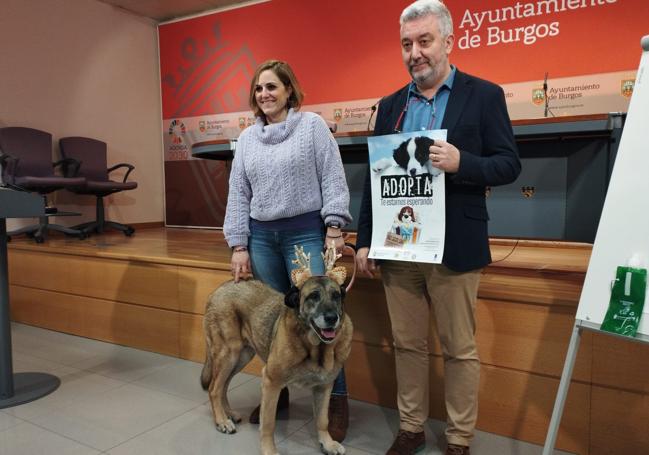 Viela con Judith, de Proanbur, y el concejal de Medio Ambiente, Carlos Niño.