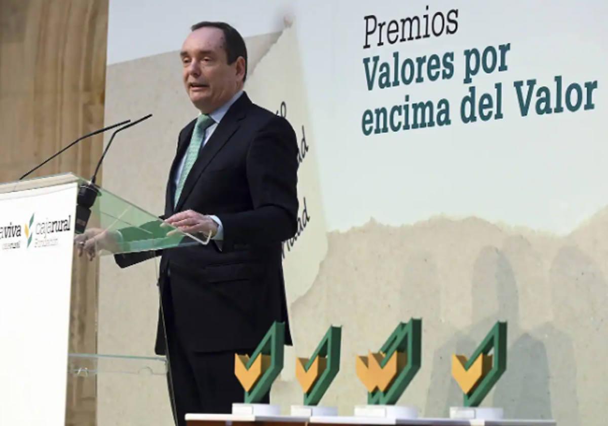 Ramón Sobremonte, director general de Caja Rural de Burgos, en una edición pasada de los premios.