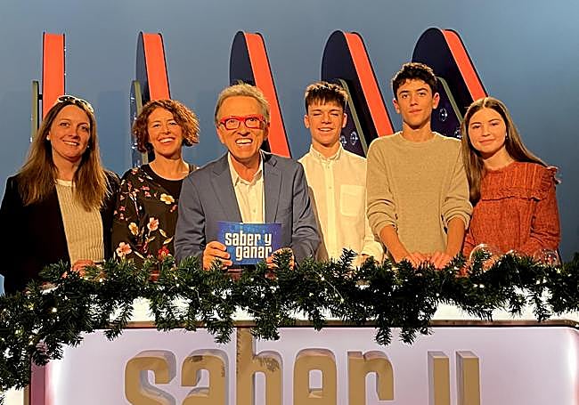 Alumnos y acompañantes co Jordi Hurtado.