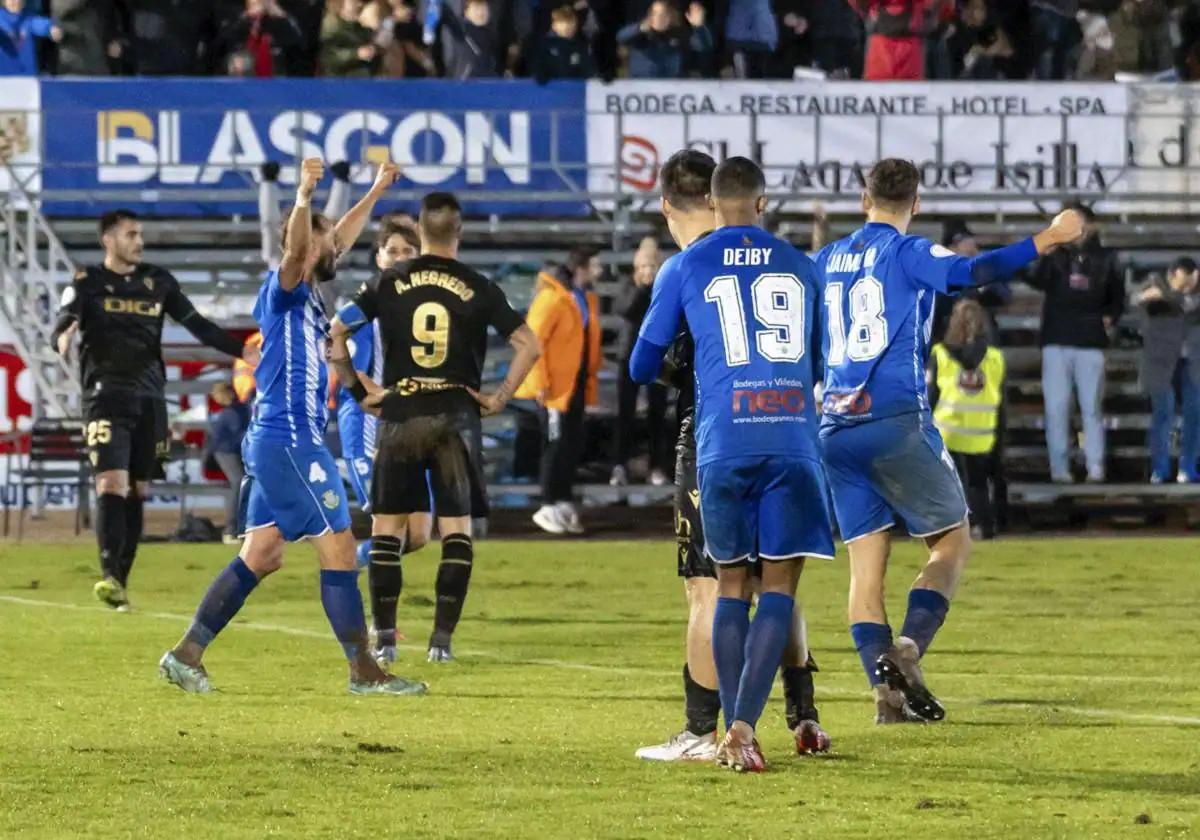 La Arandina CF tras ganar el último partido de Copa de Rey.