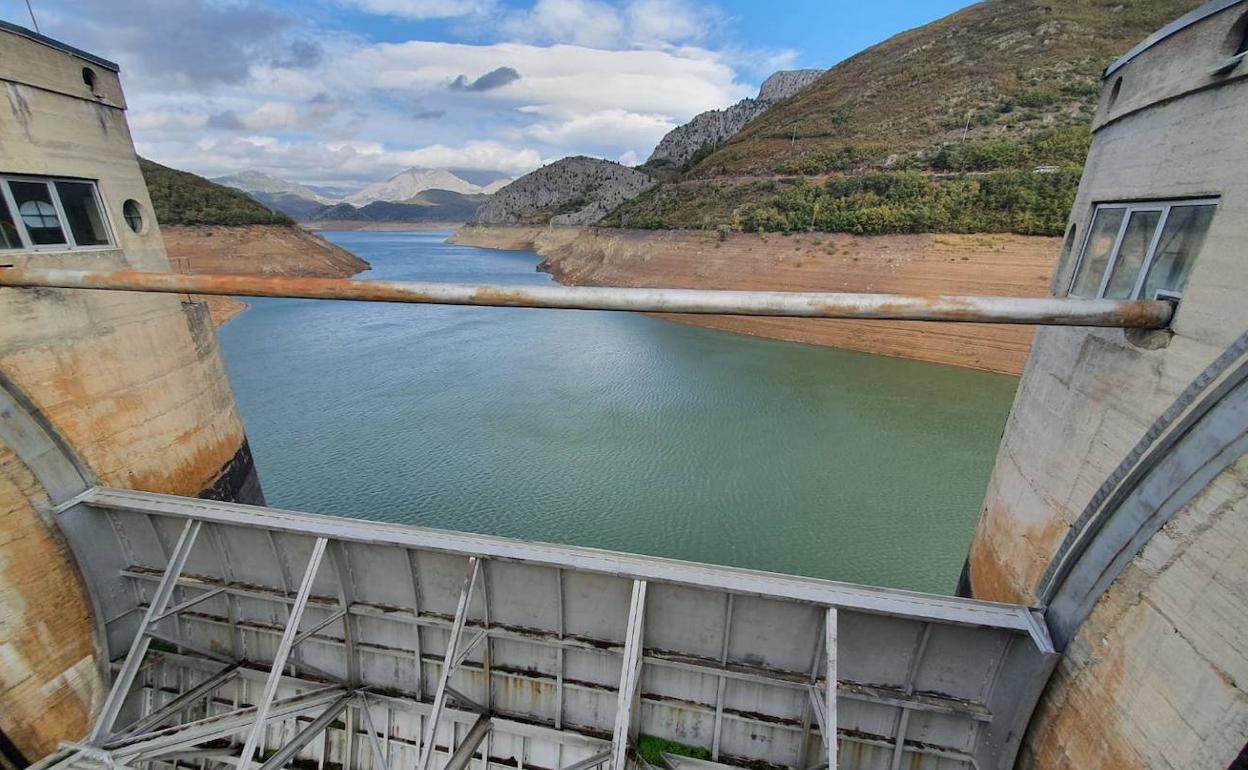 Embalse de Barrios de Luna. 