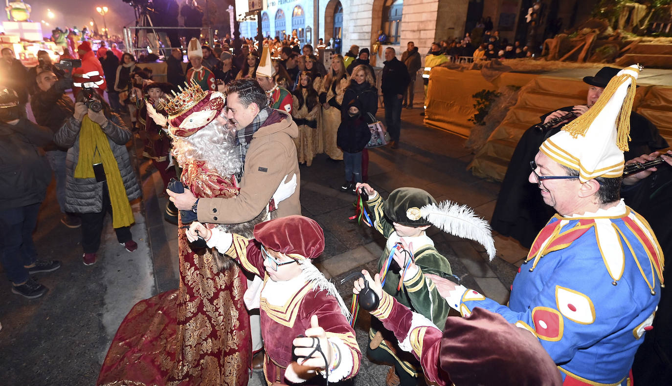 Un gran dragón ha escoltado a los Magos de Oriente en Burgos.