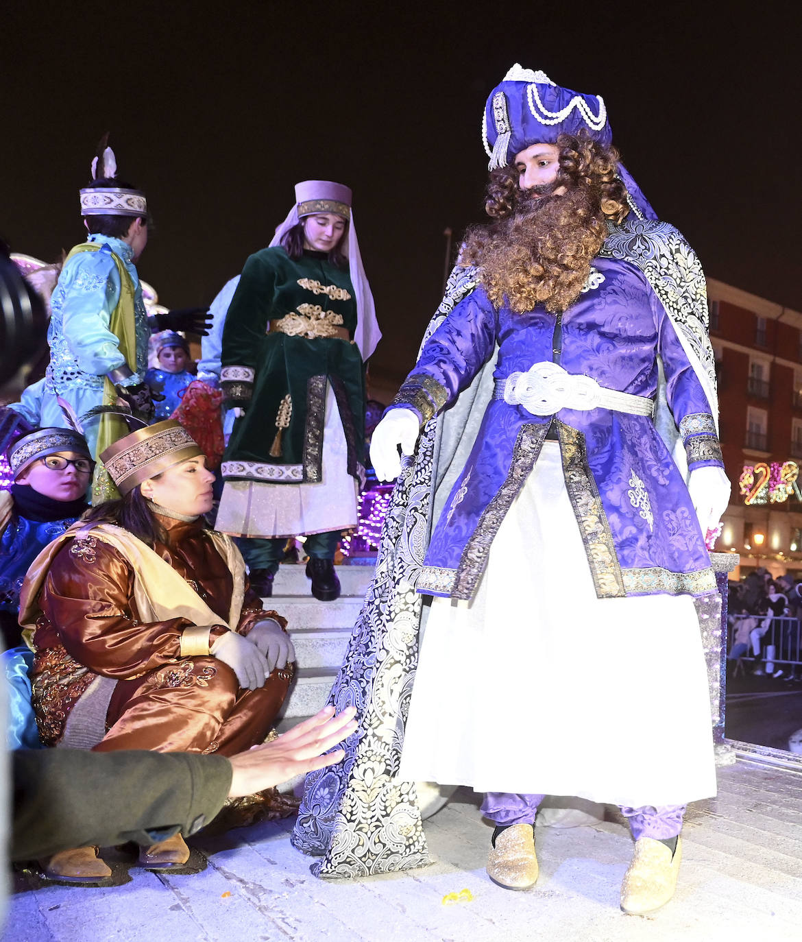 Un gran dragón ha escoltado a los Magos de Oriente en Burgos.