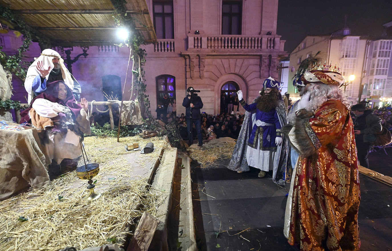 Un gran dragón ha escoltado a los Magos de Oriente en Burgos.