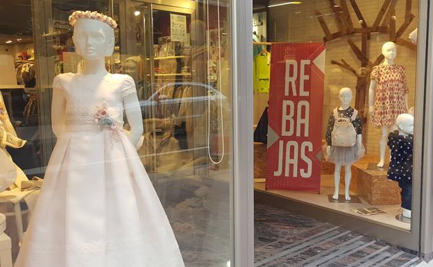 Los comercios inician las rebajas con «optimismo» en Miranda