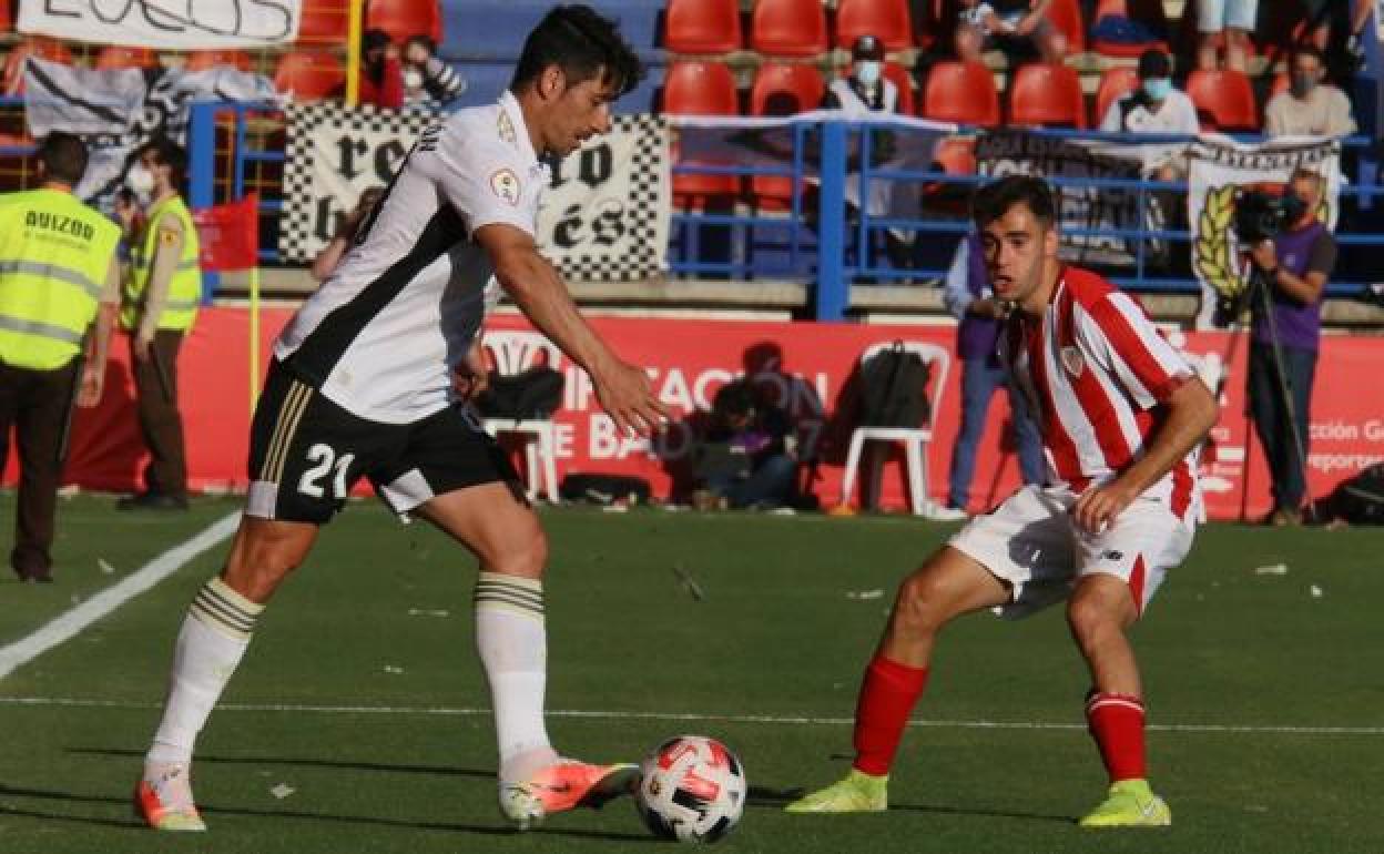 Saúl Berjón, en una acción del partido del ascenso.