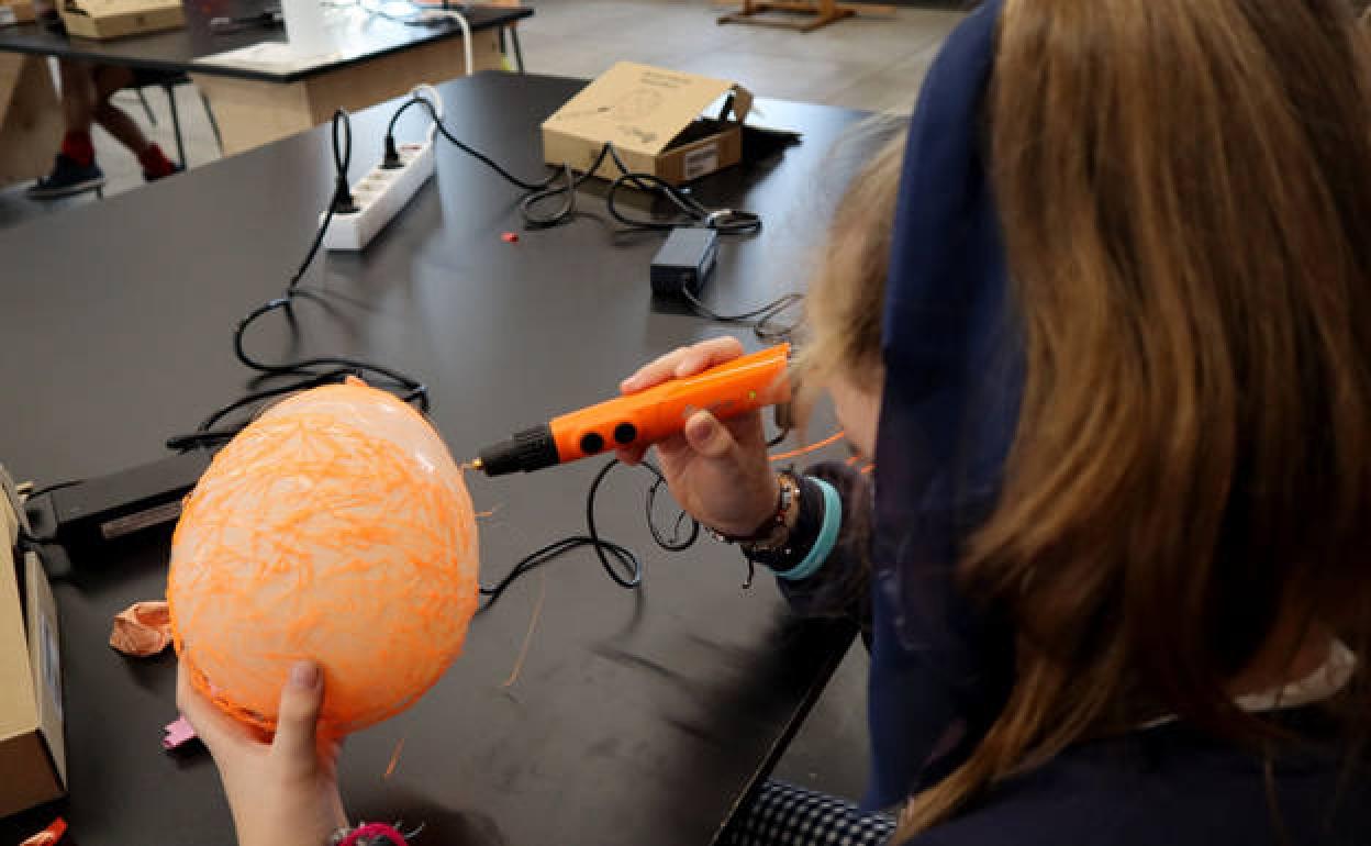 Imagen de una alumna en una edición anterior de UBUIngenio. 