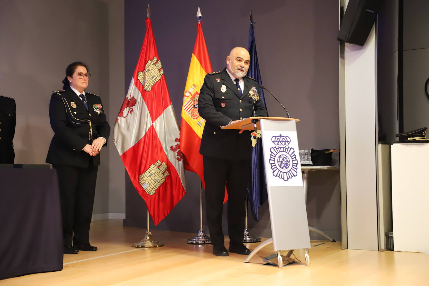 Acto del 199 aniversario del Cuerpo Nacional de Policial donde se ha reconocido a policías jubilados por sus servicios prestados y se ha condecorado a agentes con la medalla a la Dedicación al Servicio Policial