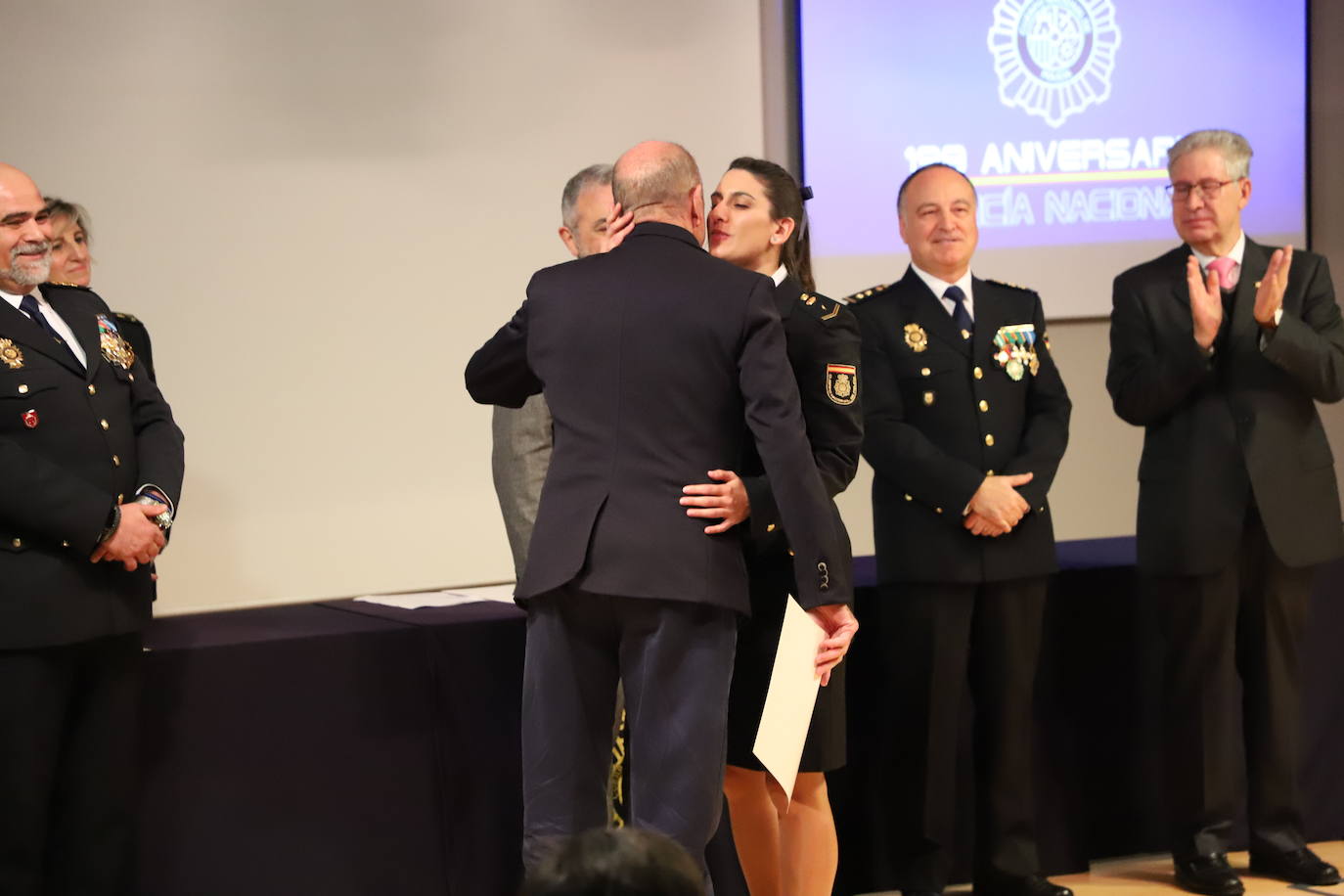 Acto del 199 aniversario del Cuerpo Nacional de Policial donde se ha reconocido a policías jubilados por sus servicios prestados y se ha condecorado a agentes con la medalla a la Dedicación al Servicio Policial