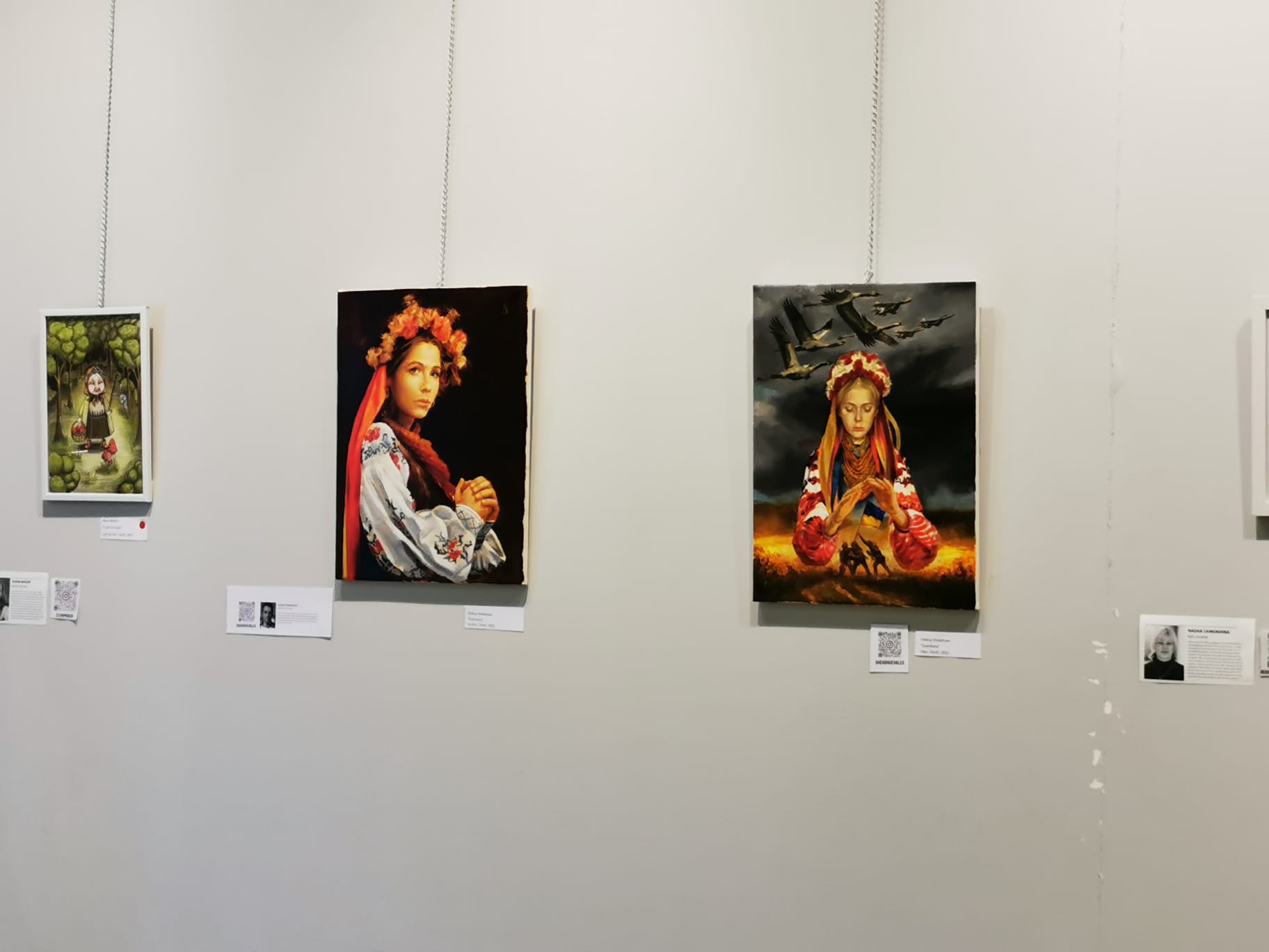 Fotos: Artistas ucranianos exponen en la Biblioteca Miguel de Cervantes de Burgos