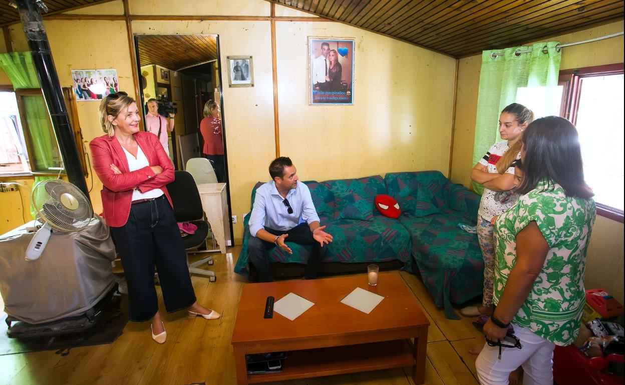 El alcalde, Daniel de la Rosa, y la concejala Sonia Rodríguez visitaron El Encuentro en agosto.