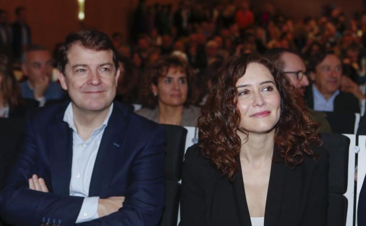 Alfonso Fernández Mañueco junto a Isabel Día Ayuso este sábado en Zaragoza. 