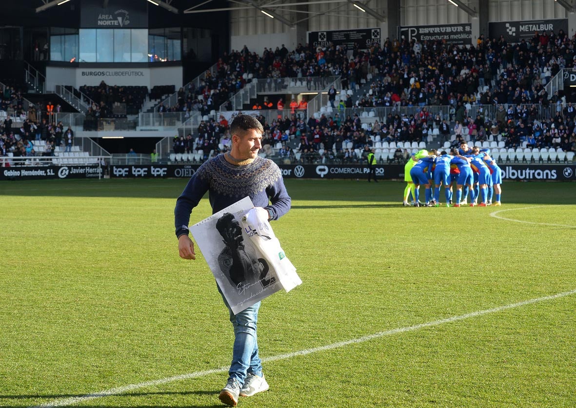 Fotos: El Burgos CF recupera la senda de la victoria