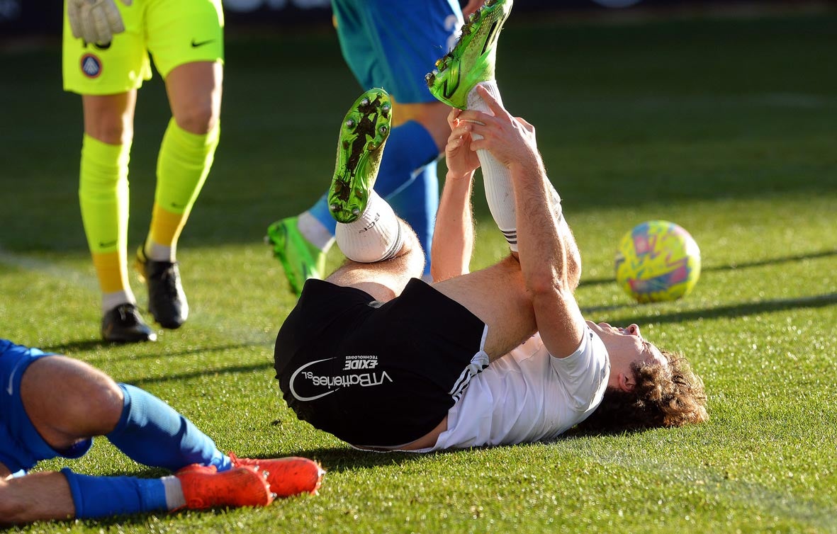 Fotos: El Burgos CF recupera la senda de la victoria