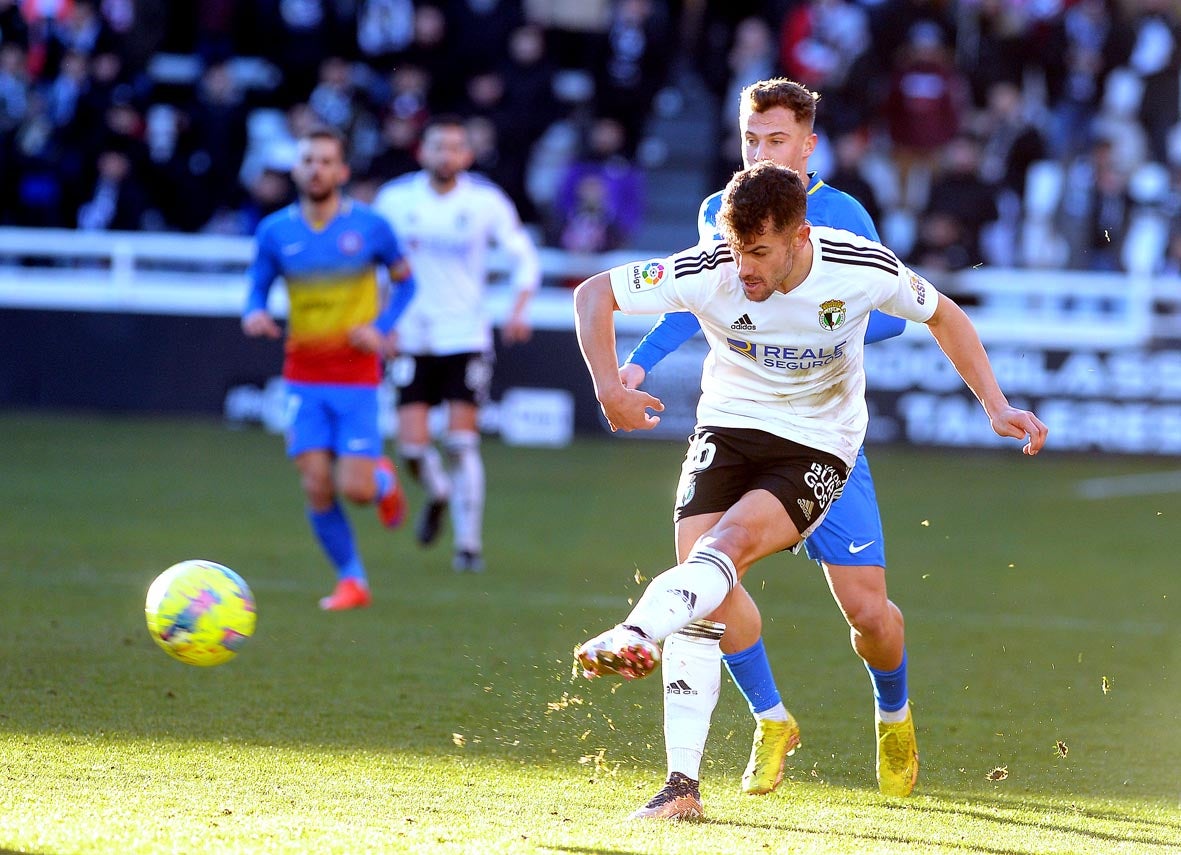 Fotos: El Burgos CF recupera la senda de la victoria