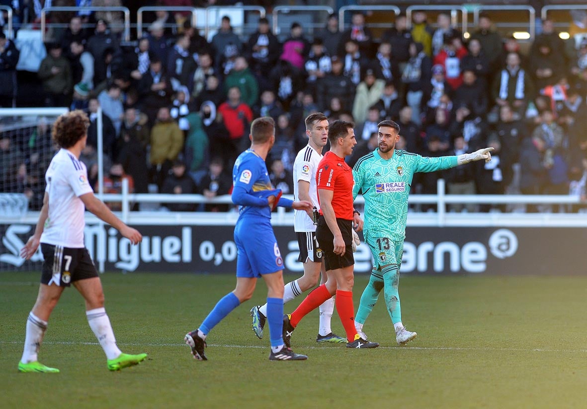 Fotos: El Burgos CF recupera la senda de la victoria