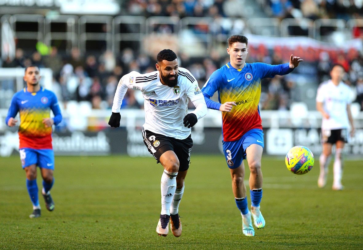 Fotos: El Burgos CF recupera la senda de la victoria