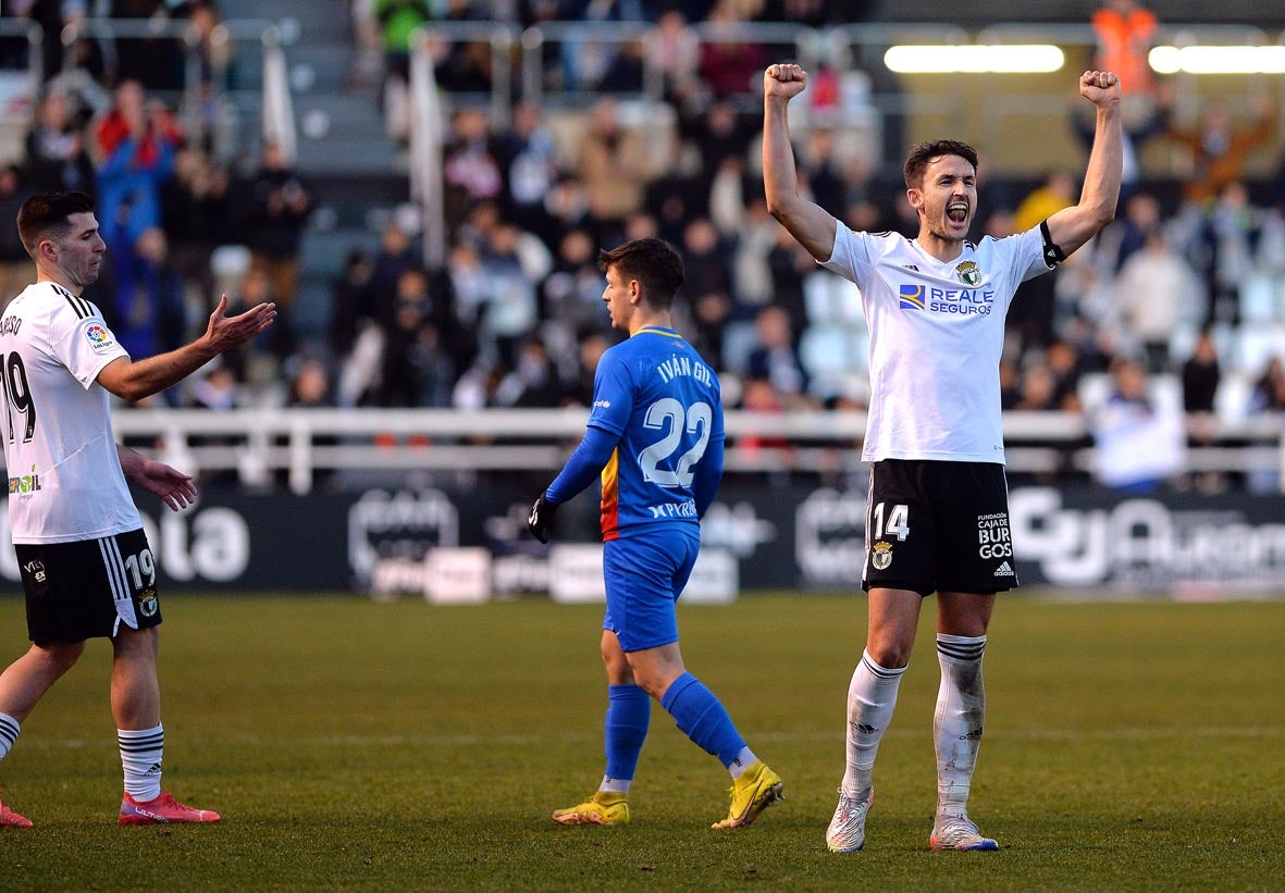 Fotos: El Burgos CF recupera la senda de la victoria