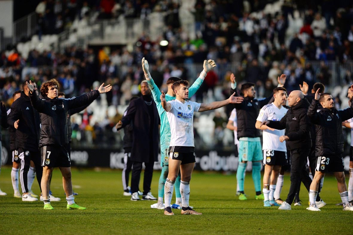 Fotos: El Burgos CF recupera la senda de la victoria