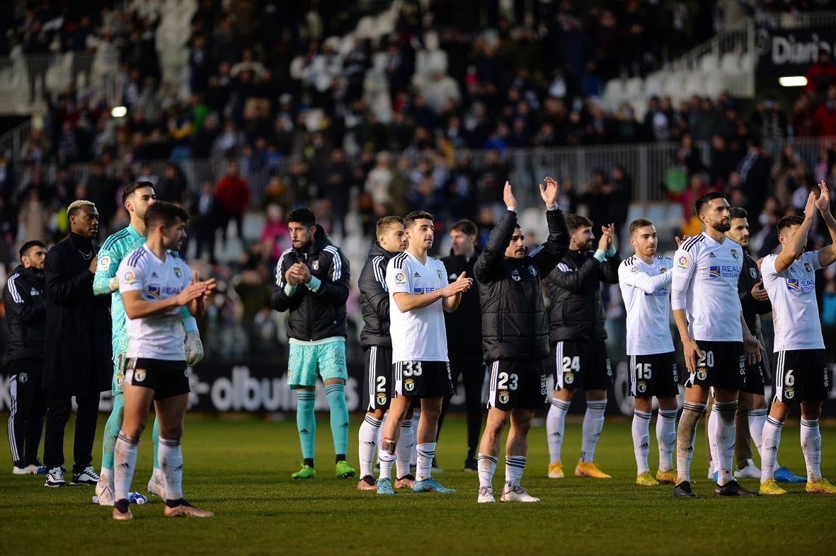 Fotos: El Burgos CF recupera la senda de la victoria