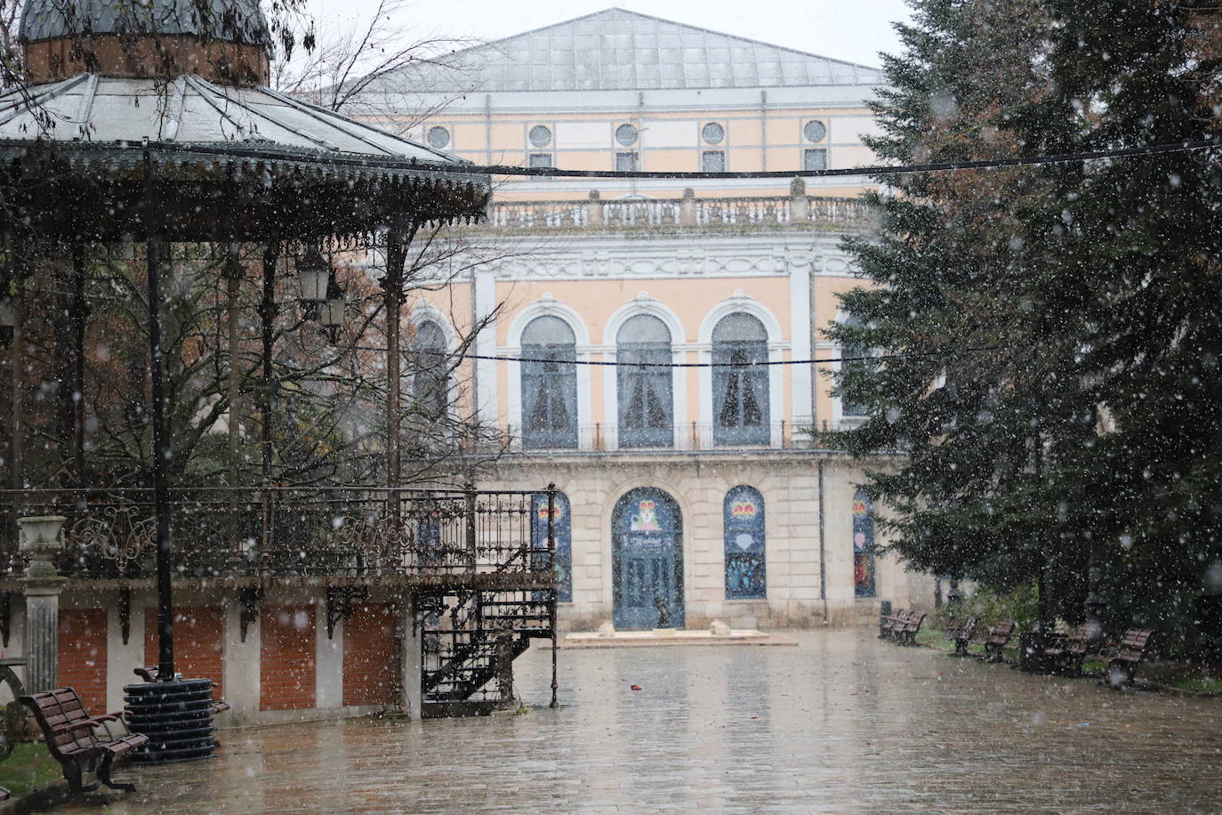 Fotos: Llega la nieve a Burgos capital