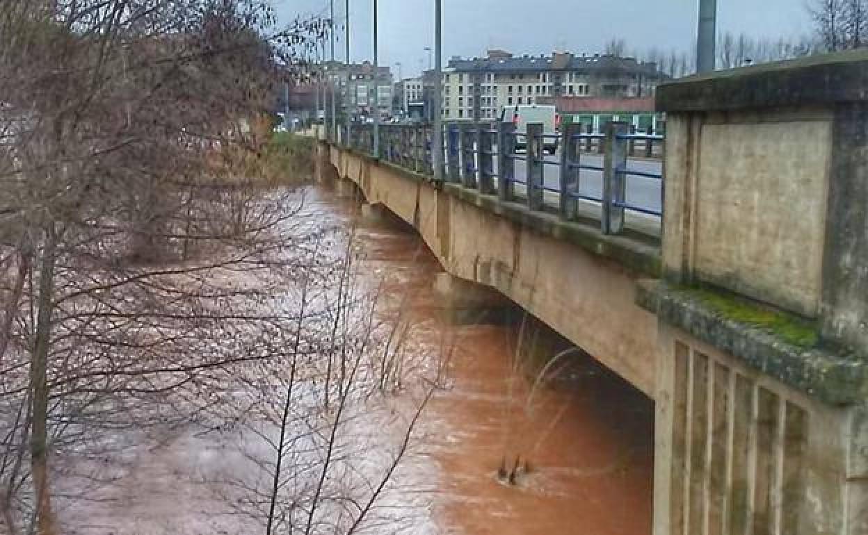 Imagen de archivo de una crecida del río Arlanza a su paso por Lerma