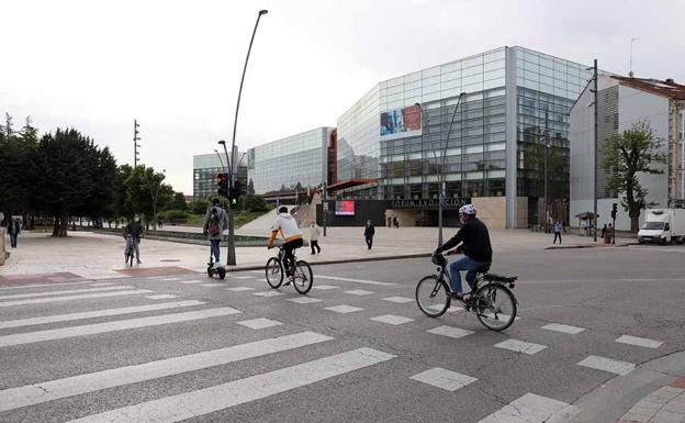 La ciudad debe diseñarse atendiendo a peatones y otras formas de movilidad más sotenible.