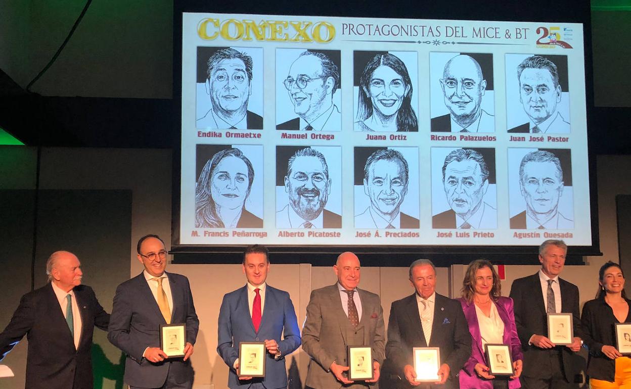 Juanjo Pastor, tercero por la derecha, en la Gala de Presentación de la Edición Especial 'CONEXO 25º Aniversario', 