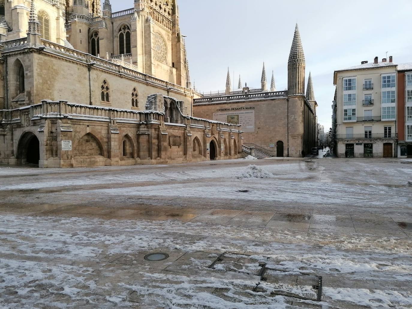 La plaza de la Catedral llena de hielo. 