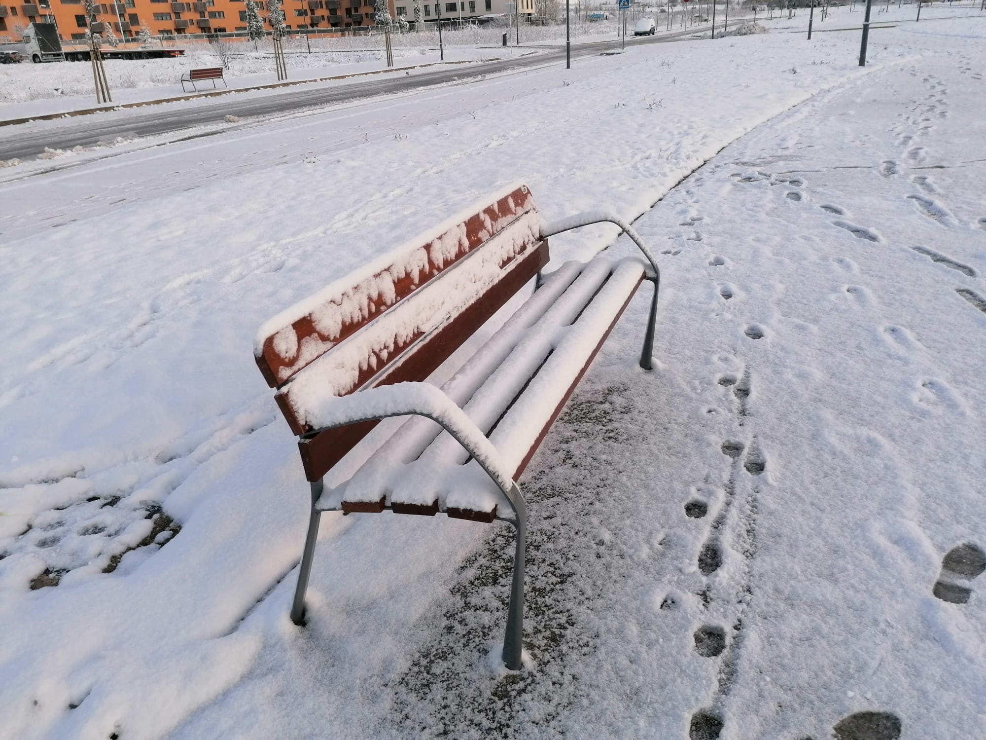 El hielo se ha convertido en un peligro en la mañana en Burgos. 