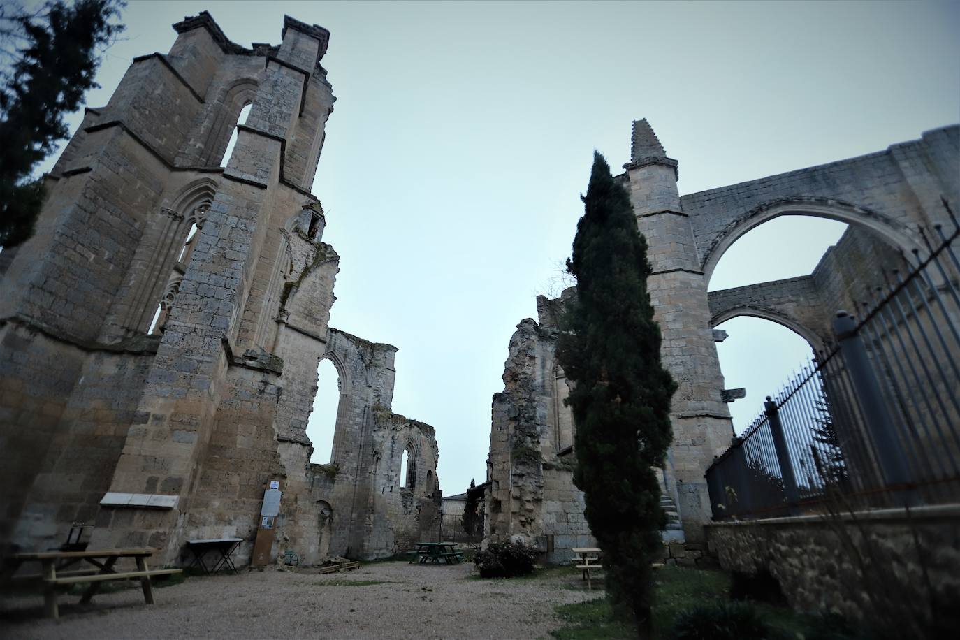 Las ruinas y arcos de San Antón son la mejor opción para acercarse a Castrojeriz. 
