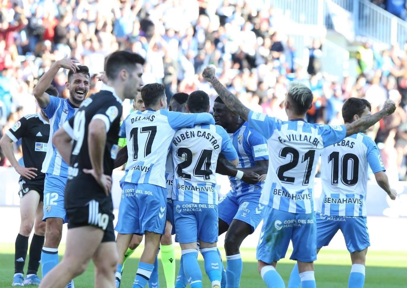 Imágenes del empate entre el Málaga CF y el Burgos CF disputado en La Rosaleda