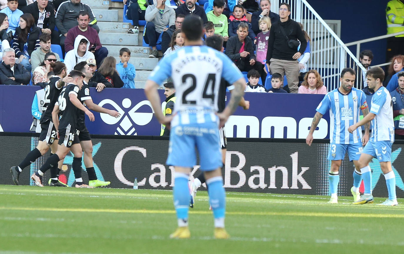 Imágenes del empate entre el Málaga CF y el Burgos CF disputado en La Rosaleda