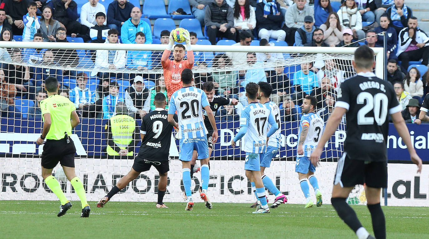 Imágenes del empate entre el Málaga CF y el Burgos CF disputado en La Rosaleda